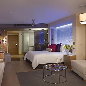Xhale Club Junior Suite Ocean View King